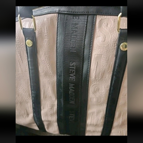 Steve Madden Light Pink Leather Duffle Bag With Black Strap - Picture 2 of 15